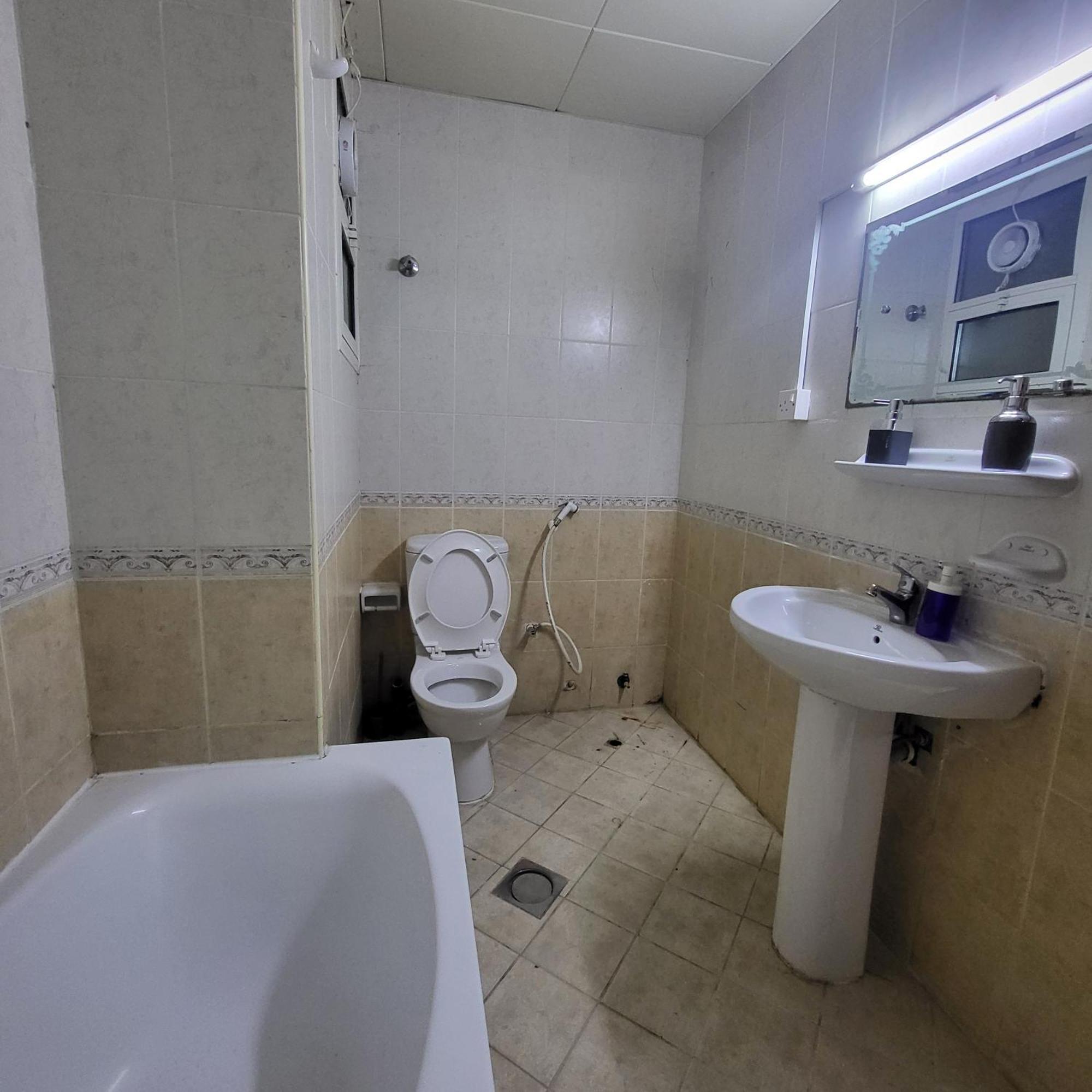 Corniche Full Studio Apartment Abu Dhabi Bagian luar foto
